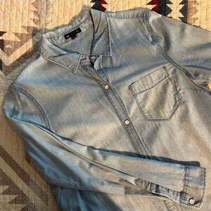 Gap Chambray Buttondown